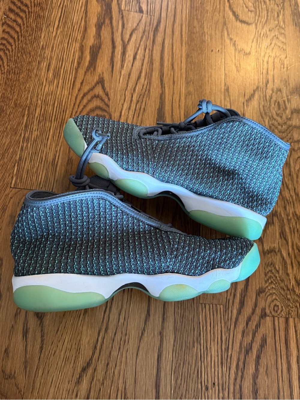 Like new Jordan future Wolf Grey Emerald Rise Sneaker - Picture 2 of 4